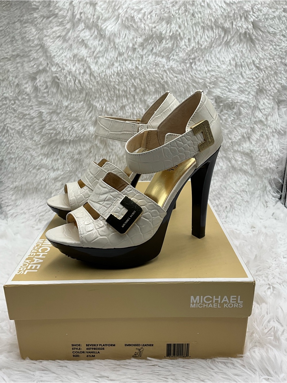 Michael Kors Beverly Platform Heels Size 6.5 Vanilla Leather Embossed